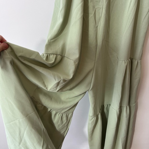 Green flowy Jumpsuit - Picture 4 of 4